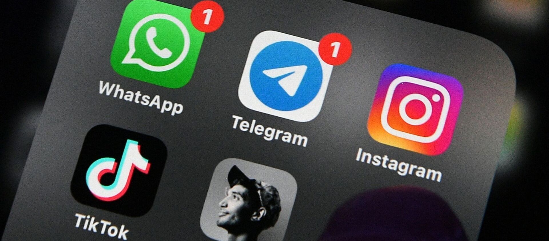 Các ứng dụng WhatsApp, Telegram, Instagram, TikTok và Clubhouse trên màn hình - Sputnik Việt Nam, 1920, 02.03.2021