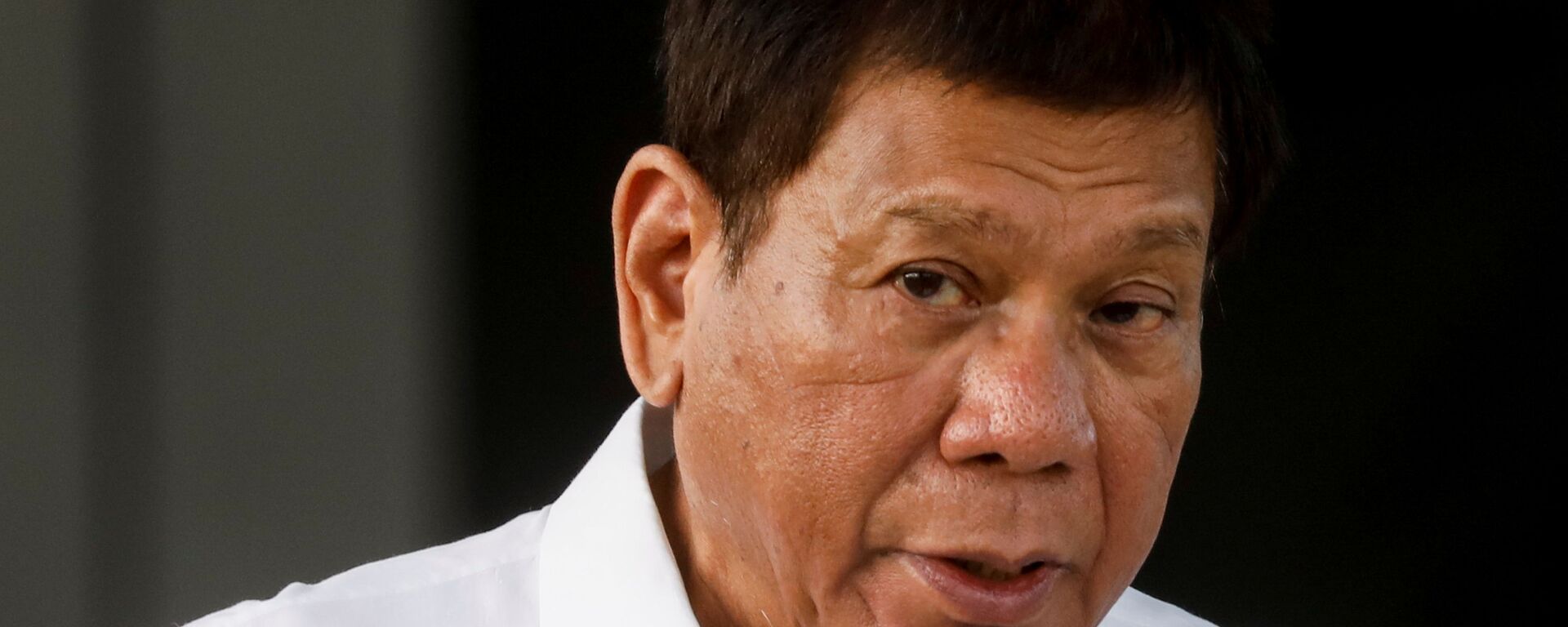 Tổng thống Philippines Rodrigo Duterte phát biểu trong buổi lễ đưa vắc xin COVID-19 đầu tiên đến đất nước, tại Căn cứ Không quân Villamor ở Pasay, Metro Manila, Philippines, ngày 28 tháng 2 năm 2021 - Sputnik Việt Nam, 1920, 14.05.2021
