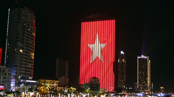 Nhiều tòa nhà dọc bờ sông Hàn sẽ được chiếu sáng nghệ thuật trong chương trình Đà Nẵng về đêm. - Sputnik Việt Nam
