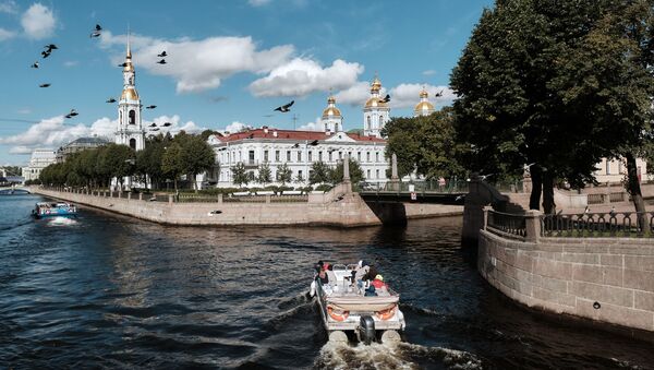Kênh Griboyedov và kênh Kryukov gần Nhà thờ Hải quân Thánh Nikolai ở St.Petersburg - Sputnik Việt Nam