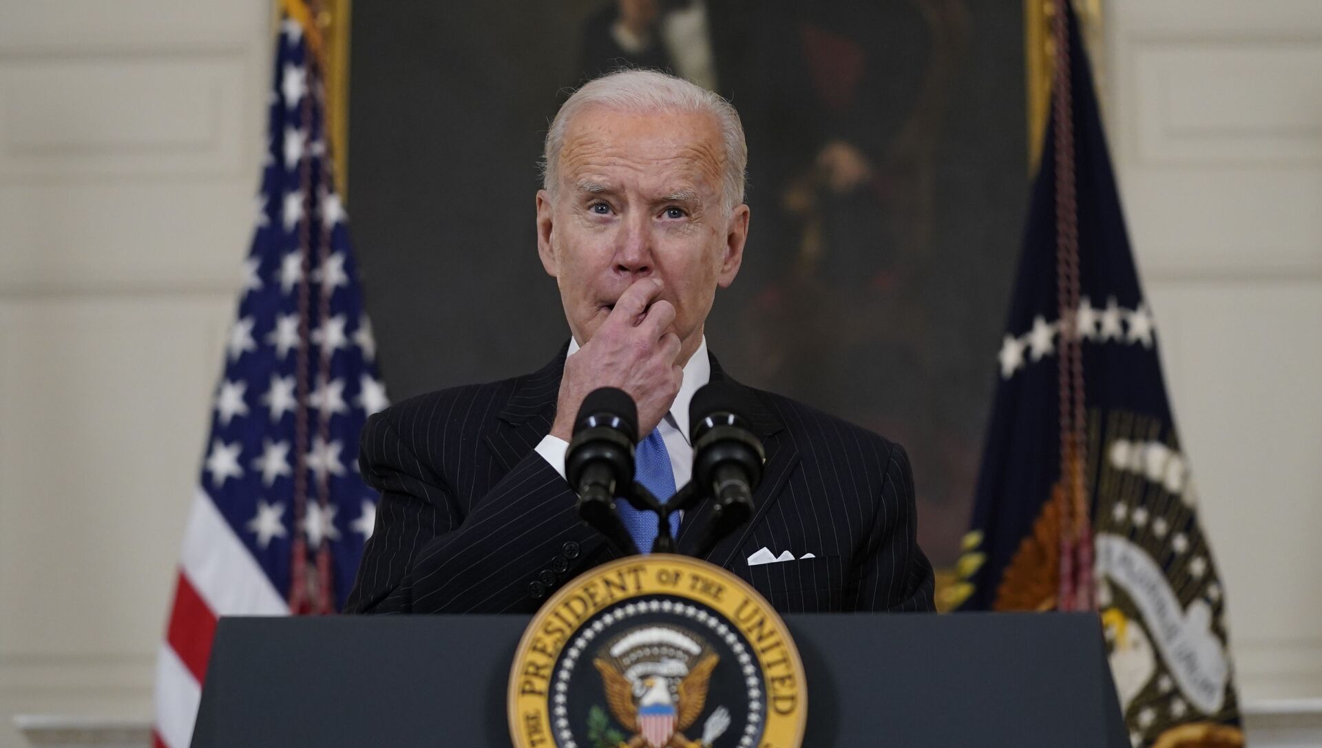 Tổng thống Joe Biden phát biểu về những nỗ lực chống lại COVID-19, tại Phòng ăn Nhà nước của Nhà Trắng, Thứ Ba, ngày 2 tháng 3 năm 2021, ở Washington - Sputnik Việt Nam, 1920, 10.03.2021