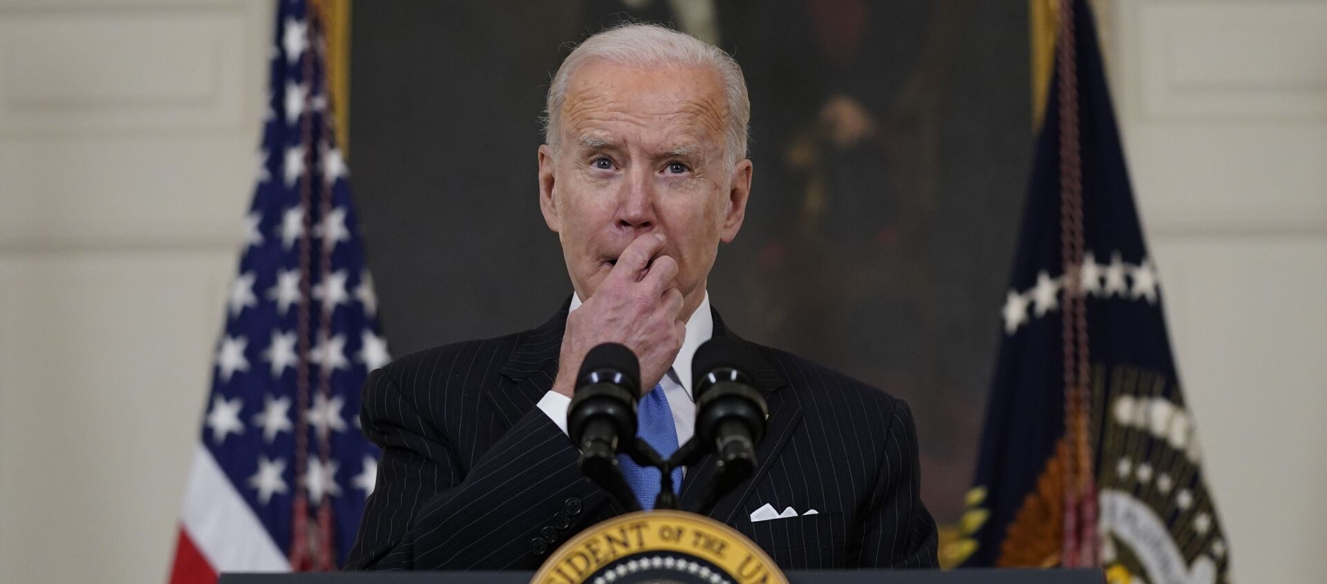 Tổng thống Joe Biden phát biểu về những nỗ lực chống lại COVID-19, tại Phòng ăn Nhà nước của Nhà Trắng, Thứ Ba, ngày 2 tháng 3 năm 2021, ở Washington - Sputnik Việt Nam, 1920, 10.03.2021