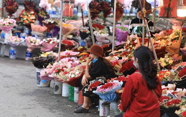 Cảnh tượng ế ẩm vắng khách thường thấy tại các cửa hàng hoa năm nay. - Sputnik Việt Nam