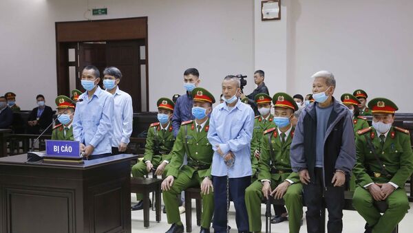 Các bị cáo tại phiên xét xử. - Sputnik Việt Nam
