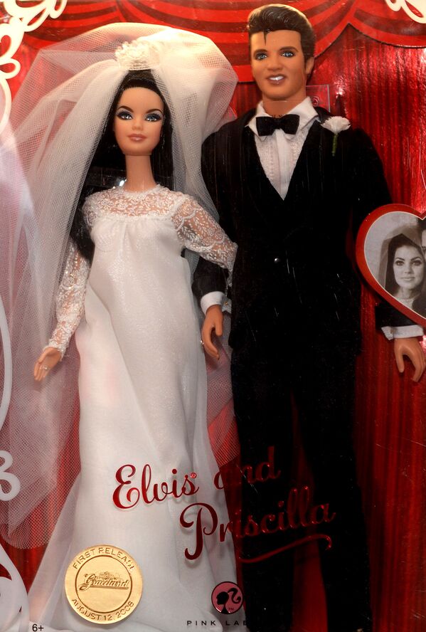 Búp bê Barbie và Ken, trong trang phục giống Elvis và Priscilla Presley - Sputnik Việt Nam