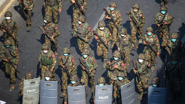 Quân đội tại Yangon, Myanmar. - Sputnik Việt Nam