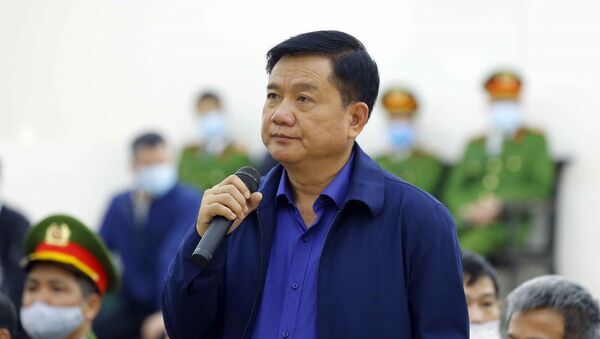 Bị cáo Đinh La Thăng khai báo trước Hội đồng xét xử. - Sputnik Việt Nam