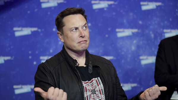 Chủ sở hữu SpaceX và Giám đốc điều hành Tesla, Elon Musk, đến trên thảm đỏ cho giải thưởng truyền thông Axel Springer, ở Berlin, Đức, thứ Ba, ngày 1 tháng 12 năm 2020. - Sputnik Việt Nam