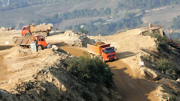 Khai thác kim loại đất hiếm tại một mỏ ở huyện Mojiang Hani, thành phố Simao, tỉnh Vân Nam ở tây nam Trung Quốc - Sputnik Việt Nam