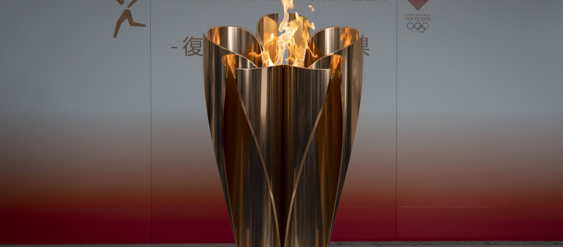Ngọn lửa Olympic ở thành phố Fukushima, Nhật Bản. - Sputnik Việt Nam, 1920, 26.03.2021