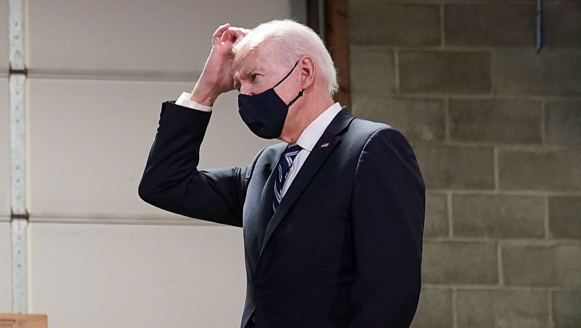 U.S. President Joe Biden speaks during a Help is Here Tour event to highlight the $1.9 trillion American Rescue Plan Act coronavirus disease (COVID-19) aid law, as he visits Smith Flooring in Chester, Pennsylvania, U.S., March 16, 2021.  - Sputnik Việt Nam, 1920, 22.03.2021