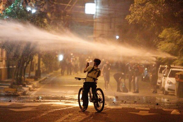 Sử dụng vòi rồng trong một cuộc biểu tình ở Asuncion, Paraguay - Sputnik Việt Nam