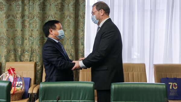 Cuộc gặp giữa Phó Chủ tịch Hội đồng Liên bang Konstantin Kosachev với Đại sứ đặc mệnh toàn quyền nước CHXHCN Việt Nam tại Liên bang Nga Ngô Đức Mạnh. - Sputnik Việt Nam