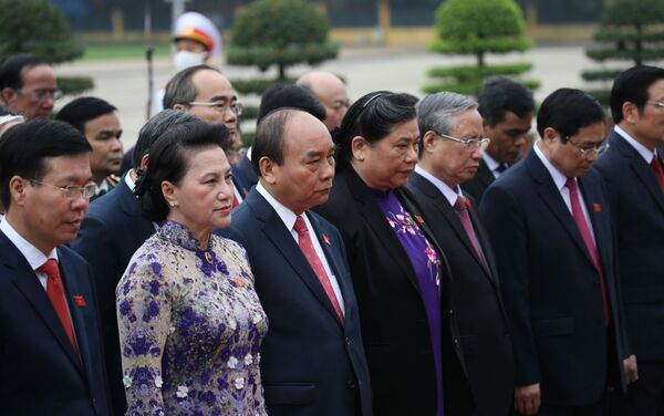 Các Đại biểu Quốc hội mặc niệm, tưởng nhớ Chủ tịch Hồ Chí Minh. - Sputnik Việt Nam