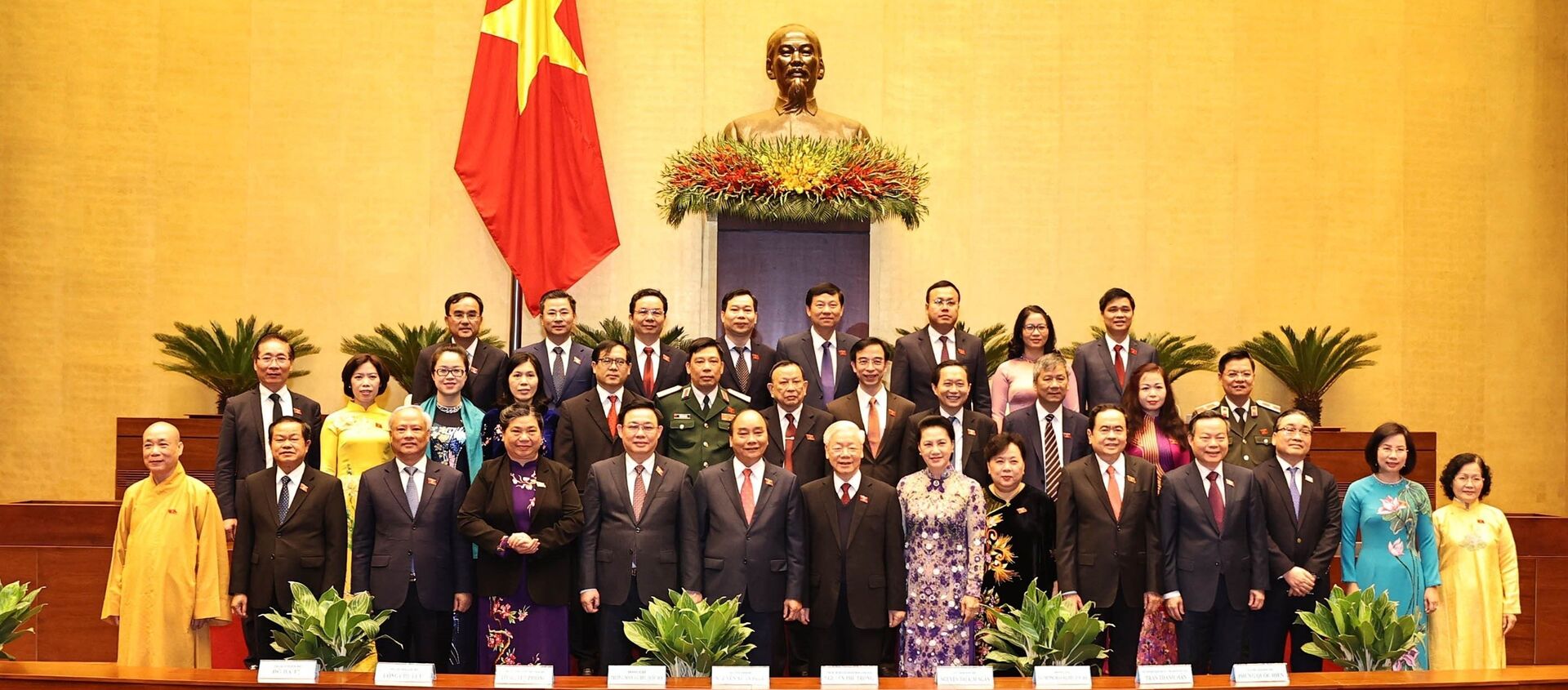 Các đồng chí lãnh đạo Đảng, Nhà nước, Quốc hội với các Đại biểu Quốc hội Thành phố Hà Nội. - Sputnik Việt Nam, 1920, 24.03.2021