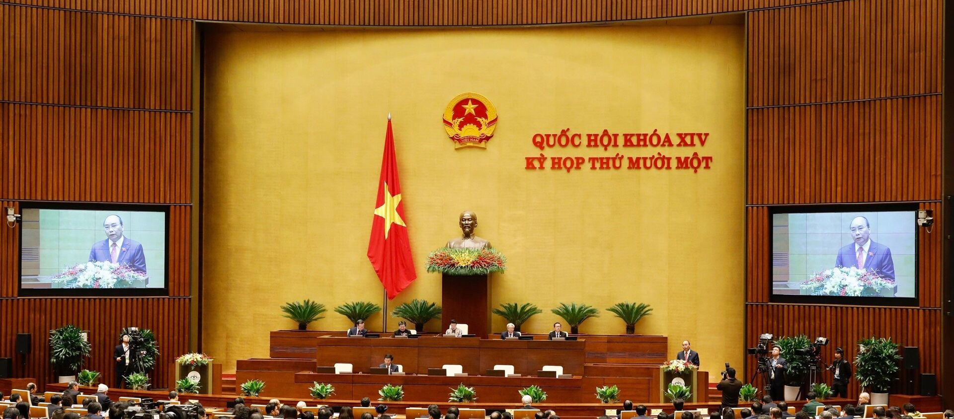 Thủ tướng Nguyễn Xuân Phúc trình bày báo cáo tổng kết của Chính phủ nhiệm kỳ 2016-2021. - Sputnik Việt Nam, 1920, 25.03.2021