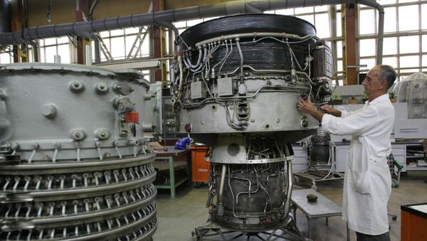 Công nhân làm việc trong xưởng của nhà máy Motor Sich ở Zaporozhye - Sputnik Việt Nam