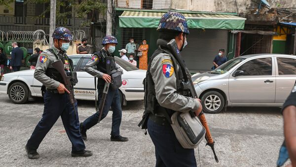 Cảnh sát trên phố Yangon, Myanmar. - Sputnik Việt Nam
