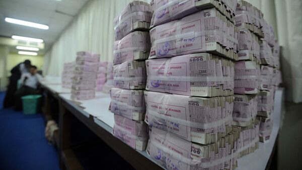  Những cọc tiền mặt trong Ngân hàng Trung ương Myanmar ở Yangon. - Sputnik Việt Nam