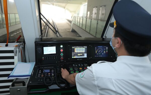 Tàu đường sắt tuyến Cát Linh - Hà Đông có tốc độ thiết kế tối đa 80 km/h. - Sputnik Việt Nam