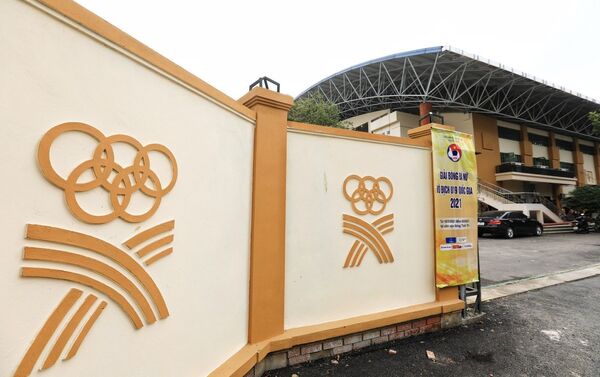 Cải tạo cổng, tường rào bao quanh Trung tâm Văn hóa, Thông tin và Thể thao huyện Thanh Trì.  - Sputnik Việt Nam