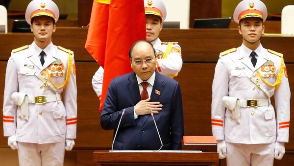 Chủ tịch nước Nguyễn Xuân Phúc tuyên thệ nhậm chức.  - Sputnik Việt Nam