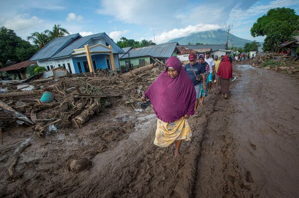 Hậu quả của trận bão nhiệt đới ở tỉnh Đông Nusa Tenggara thuộc Indonesia - Sputnik Việt Nam