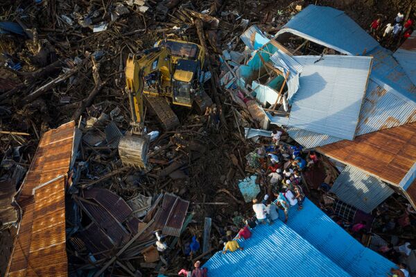 Nhà cửa bị phá hủy do bão nhiệt đới ở tỉnh Đông Nusa Tenggara thuộc Indonesia - Sputnik Việt Nam