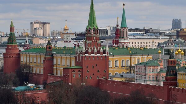 Quang cảnh các tòa tháp của Điện Kremlin ở Matxcơva. - Sputnik Việt Nam