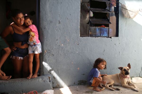 Một gia đình nghèo khổ ở Brazil - Sputnik Việt Nam