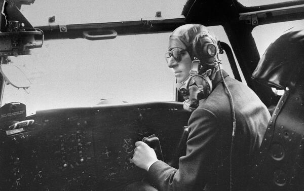 Hoàng thân Philip lái chiếc máy bay Blackburn, 1956 - Sputnik Việt Nam