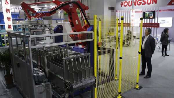 Trình diễn robot công nghiệp do Trung Quốc sản xuất tại triển lãm ở Thượng Hải - Sputnik Việt Nam