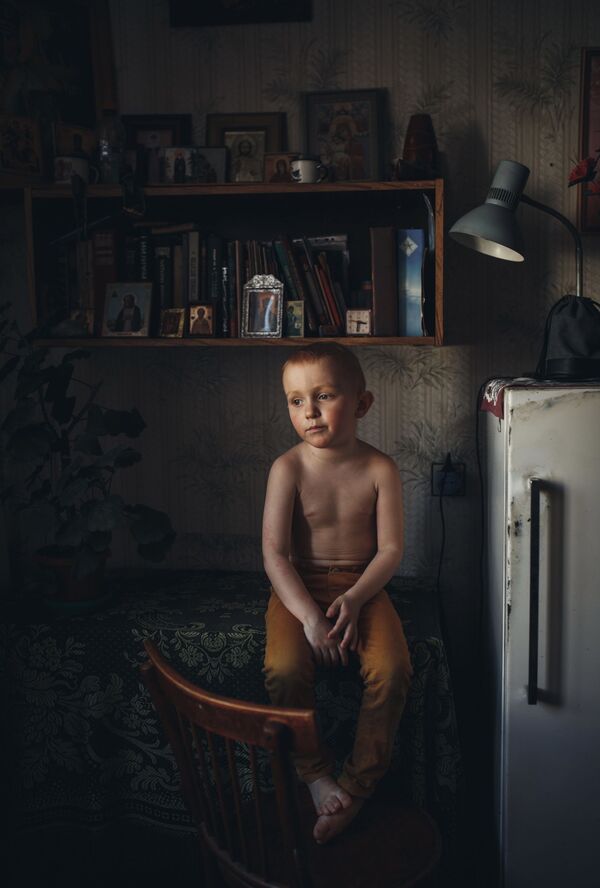 Bức ảnh “Con trai” của nhiếp ảnh gia người Nga Lyudmila Sabanina, đoạt giải hạng mục Chân dung tại Cuộc thi Mở rộng Sony World Photography Awards 2021  - Sputnik Việt Nam