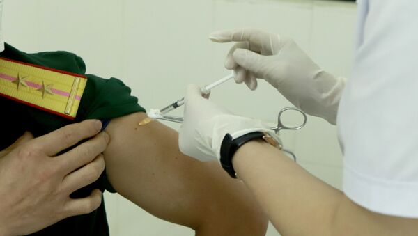 Tiêm vaccine cho cán bộ, chiến sĩ các đơn vị trực thuộc Quân khu 2. - Sputnik Việt Nam