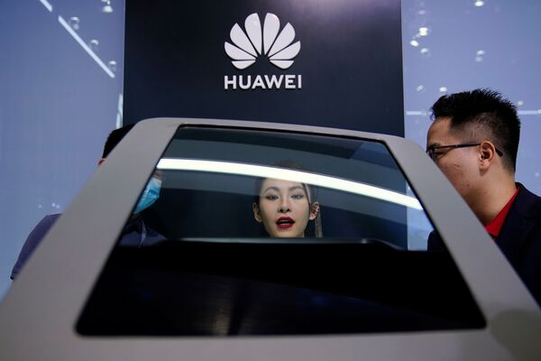 Gian hàng Huawei tại Triển lãm Ô tô Quốc tế Thượng Hải - Sputnik Việt Nam
