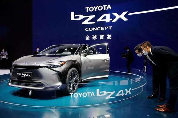 Toyota BZ4X tại Triển lãm Ô tô Quốc tế Thượng Hải lần thứ 19 - Sputnik Việt Nam