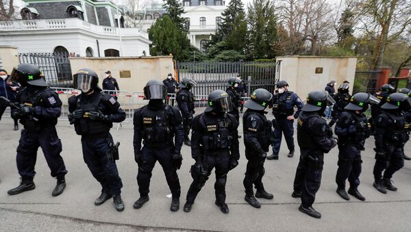 Cảnh sát tại Đại sứ quán Nga ở Praha - Sputnik Việt Nam