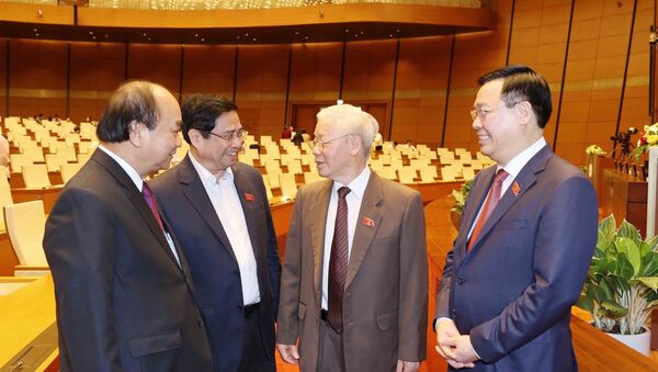 Tổng Bí thư, Chủ tịch nước Nguyễn Phú Trọng với các đồng chí lãnh đạo Đảng, Nhà nước tại phiên họp ngày 2/4. - Sputnik Việt Nam
