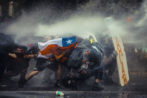 Chile phản kháng của nhiếp ảnh gia Chile Javier Vergara, đứng thứ 5 tại All About Photo Awards 2021 - Sputnik Việt Nam