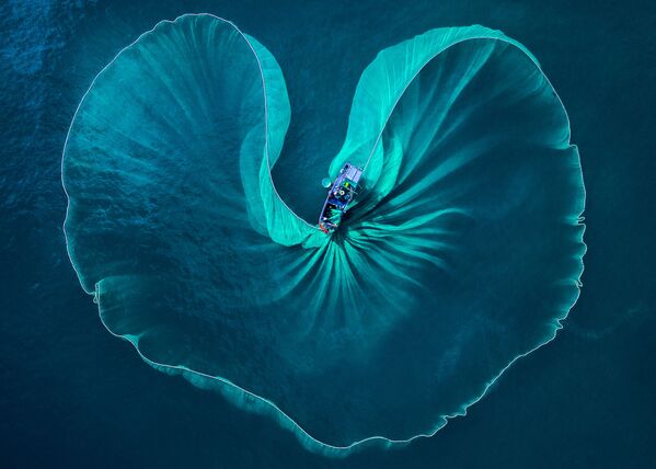 Tác phẩm “Trái tim của biển” của nhiếp ảnh gia Việt Nam Nguyễn Phước Hoài, được đánh giá cao tại All About Photo Awards 2021 - Sputnik Việt Nam