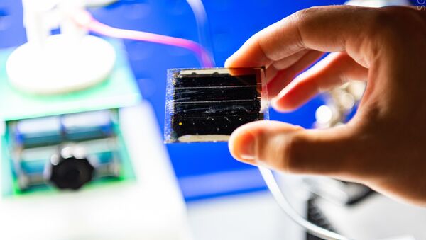 Nguyên mẫu của tế bào quang điện perovskite trong Phòng thí nghiệm Năng lượng Mặt trời Tiên tiến của NUST MISIS - Sputnik Việt Nam