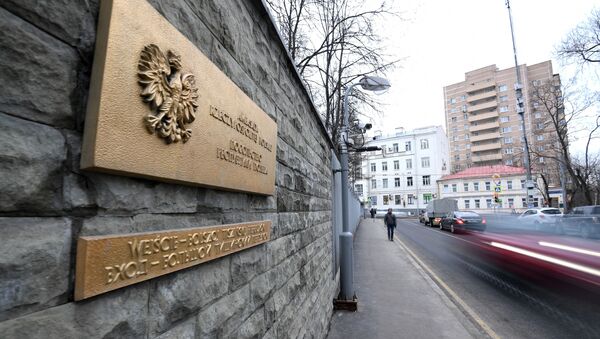 Các mảng bám trên hàng rào của Đại sứ quán Ba Lan ở Moscow - Sputnik Việt Nam