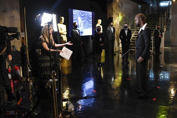 Nam diễn viên Lakeith Stanfield trong buổi phát sóng video ở London về Lễ trao giải Oscar lần thứ 93  - Sputnik Việt Nam