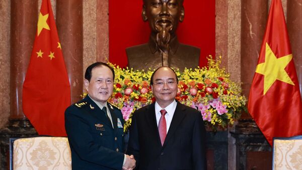 Chủ tịch nước Nguyễn Xuân Phúc tiếp Bộ Quốc phòng Trung Quốc Nguỵ Phượng Hoà. - Sputnik Việt Nam