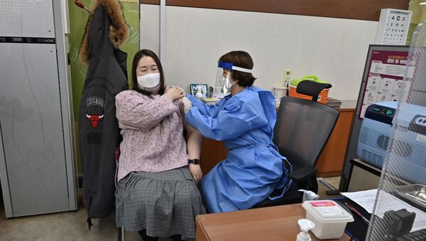 Tiêm vắc xin AstraZeneca ở Hàn Quốc - Sputnik Việt Nam