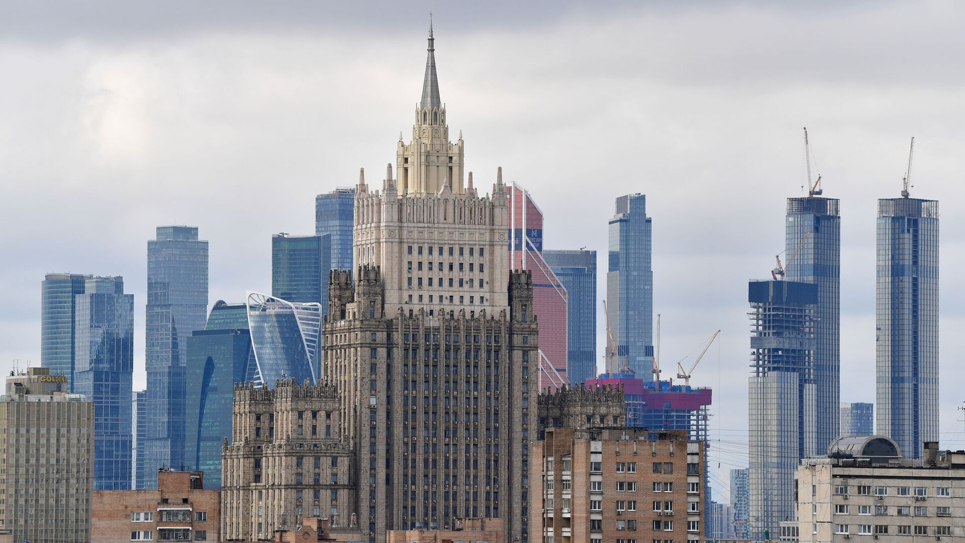 Tòa nhà của Bộ Ngoại giao Liên bang Nga và MIBC Moscow-City - Sputnik Việt Nam, 1920, 10.05.2022