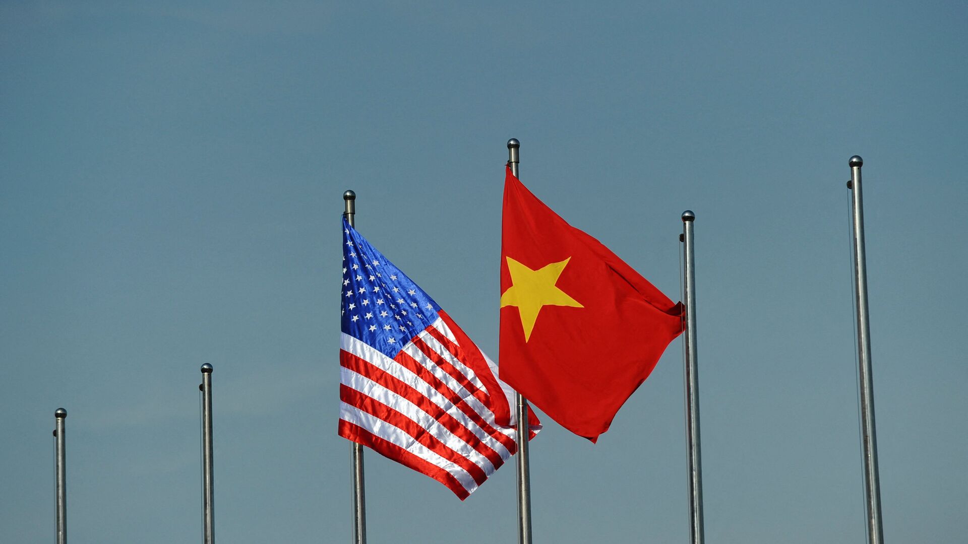 Quốc kỳ của Hoa Kỳ và Việt Nam. - Sputnik Việt Nam, 1920, 05.08.2021