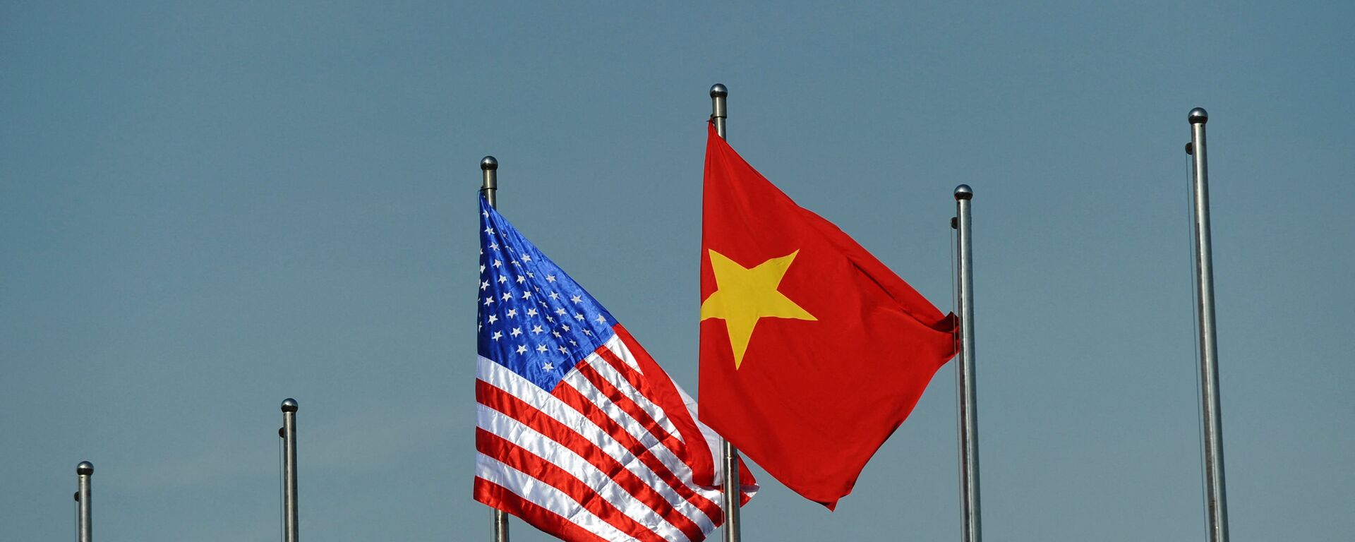 Quốc kỳ của Hoa Kỳ và Việt Nam. - Sputnik Việt Nam, 1920, 29.08.2023