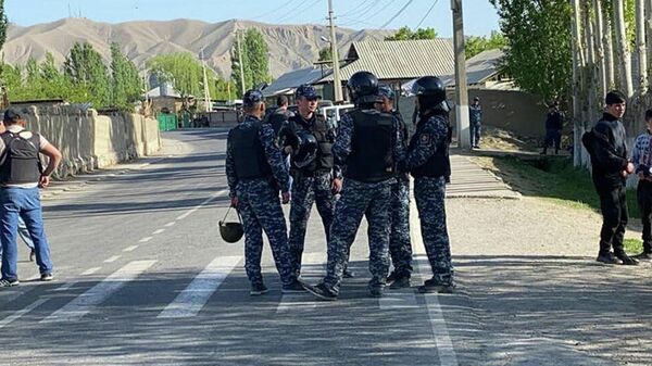 Binh lính Kyrgyzstan gần biên giới với Tajikistan - Sputnik Việt Nam