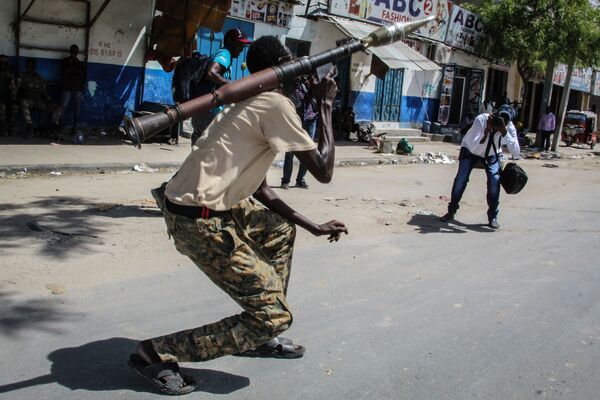 Binh sĩ của lực lượng vũ trang Somalia trên đường phố ở Mogadishu, Somalia - Sputnik Việt Nam